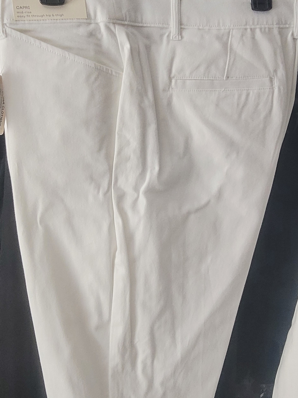 St. John's Bay White Capri Mid-Rise Women's Pants